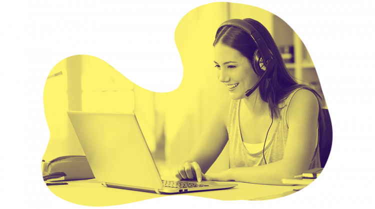 The challenges of understanding pronunciation/phonetics when you teach English online An image of woman with laptop and headset in the context of how to teach English online