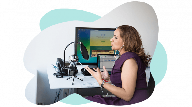 Top trends in online teaching for 2019: Using various resources An image of woman with laptop in the context of top trends in online teaching for 2019